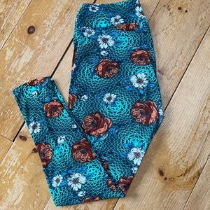 LuLaRoe tall & curvy leggings.